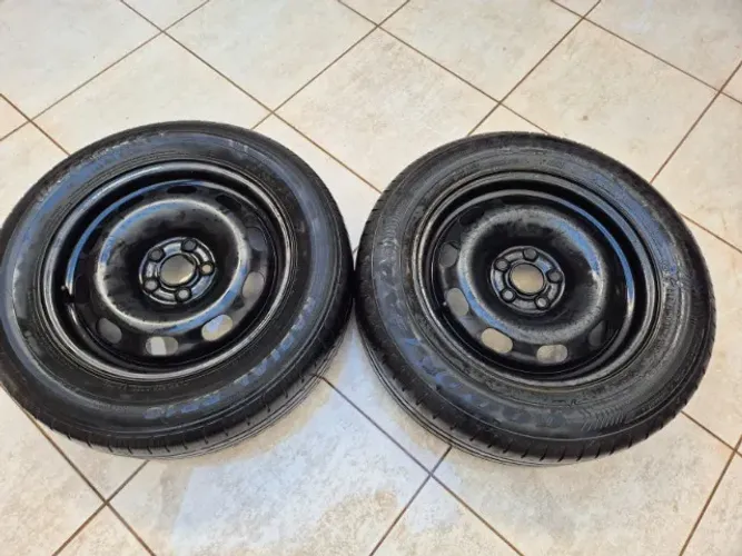 Vendo 2 rodas de ferro aro 15, furação 5x100, acompanhadas de pneus 195/65 R15