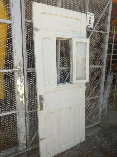 Porta de madeira peroba
