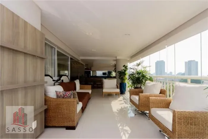 Vendo apartamento com varanda gourmet no Tatuapé.
