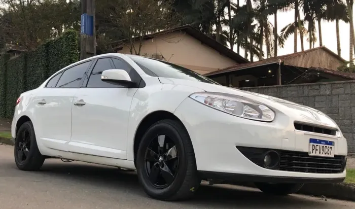 Renault Fluence Sed. Dynamique 2.0 16V Flex Aut. 2013