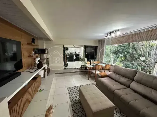 Casa para venda possui 450 metros quadrados com 4 quartos em Laranjeiras - Rio de Janeiro
