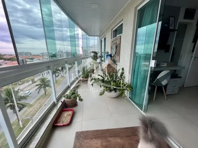 Linda Cobertura à venda em Cabo Frio - RJ, com ??Porteira Fechada??.