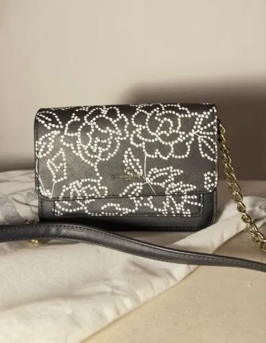 Bolsa Karl Lagerfeld estampada pequena 