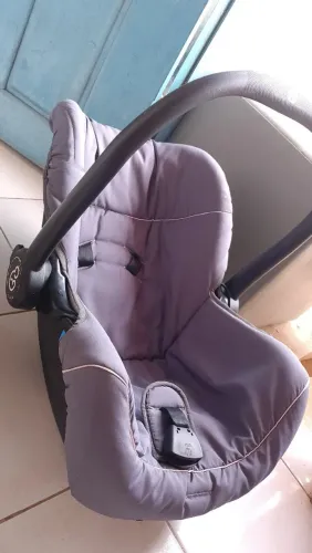 Vende-se bebê conforto da Galzerano usado (bem conservado)..