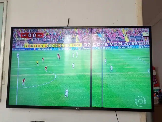 Tv LG 50 polegadas c/ listras 