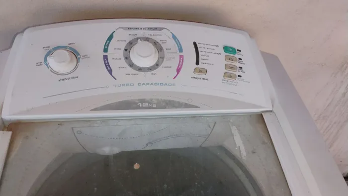 Vendo máquina de lavar 12 kilos funcionando todas funções