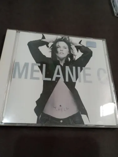 *3 CDs* diversos*MELANIE 2003/the best UB40.1987/Lenny Kravitz the best collection.2000