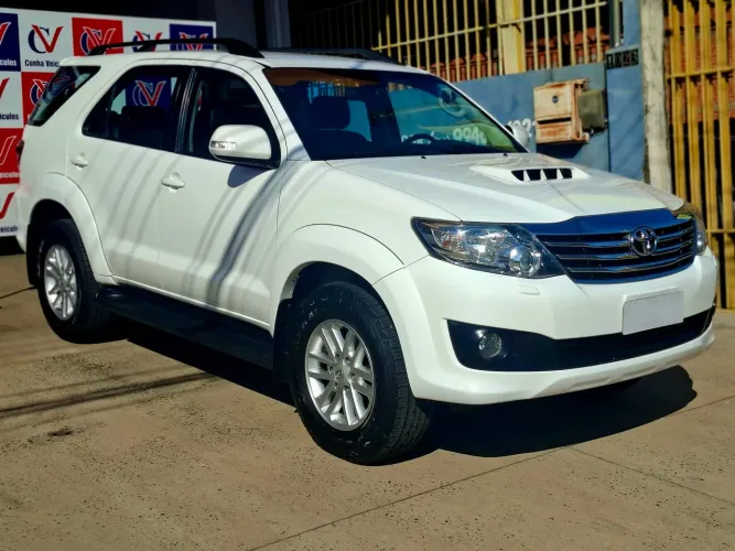 Toyota Hilux SW4 SRV D4-d 4X4 3.0 TDI Dies. AUT 2015