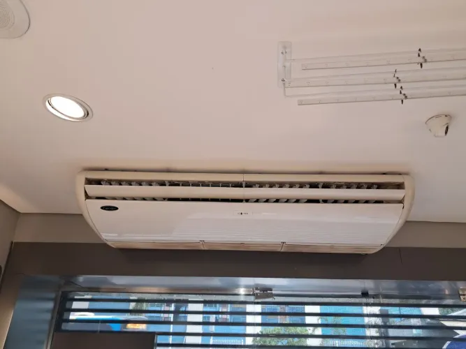 SPLIT CARRIER DE 48000 BTUS. GÁS R410 220VOLTS TRIFÁSICO. 