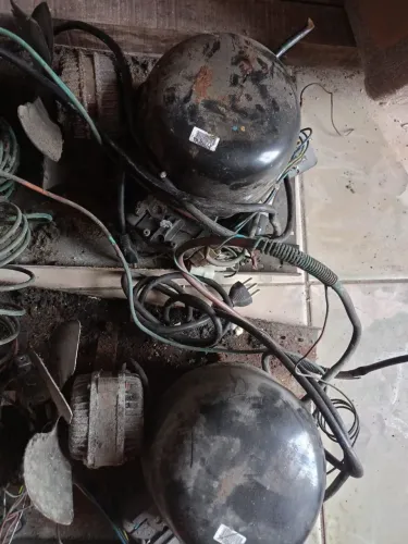 Motor de freezer usado fucionando