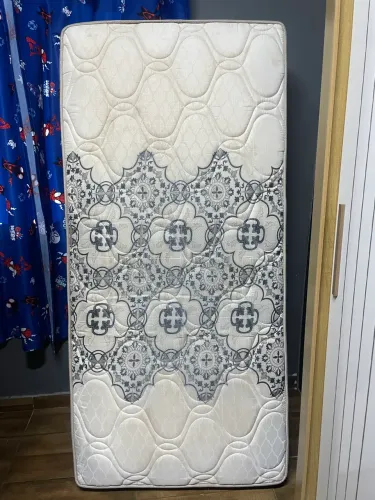Cama De Solteiro em Boas condições