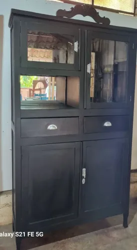 Vendo armário antigo restaurado 700$ um rádio antigo Marca alfa funcionando 700$