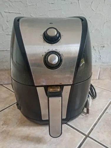 Aifryer Britânia usado funcionando com detalhes 