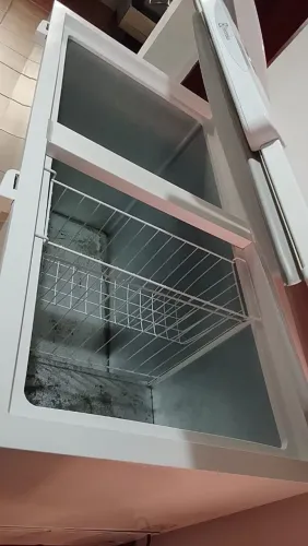 Freezer eletrolux semi-novo.