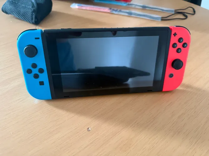 Nintendo switch 1 v2 32gb