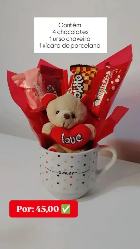 Xícara com chocolate e ursinho