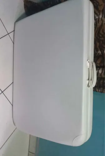 Vende-se maca para massagem