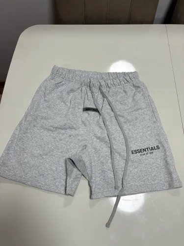 Bermuda shorts essentials tamanho P