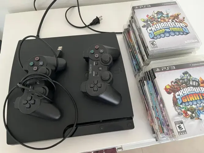 Sony Playstation 3 - 2 joysticks - 16 jogos - funcionando
