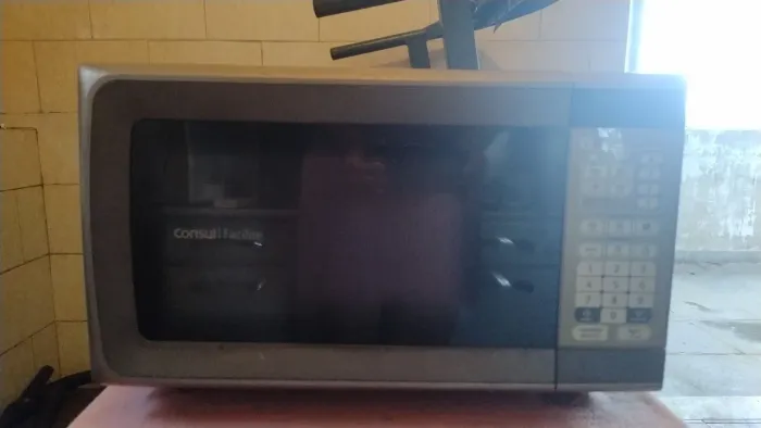 MICROONDAS CONSUL FACILITE INOX COM DEFEITO 