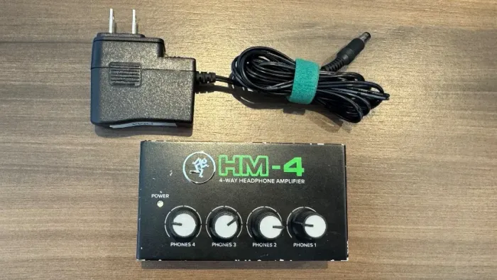 MACKIE HM4