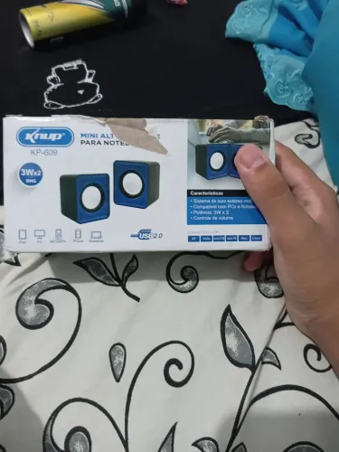Mini alto-falante para notebook ainda na caixa
