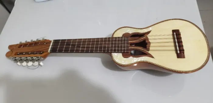 charango de luthier instrumento tradicional da bolivia