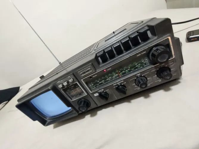 Broksonic RT-1800 Rádio Relíquia - Não funciona
