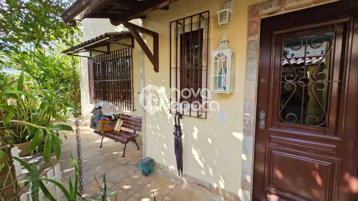Pechincha | Casa de Vila 3 quartos, sendo 1 suite