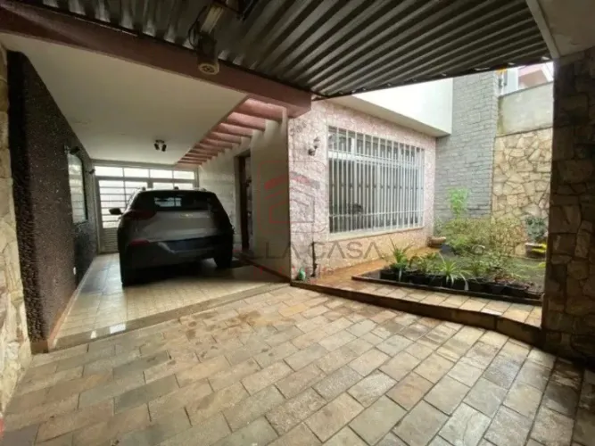 Sobrado à venda na Mooca - 237m2 - 3 dormitórios - 1 suíte - 4 vagas de garagem