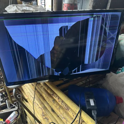 Tv Sony modelo KDL-32R434A com tela quebrada para peças não tenho fonte .