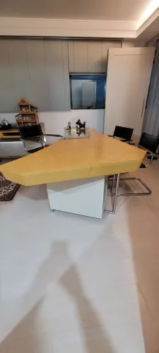 Mesa para escritório projetada
