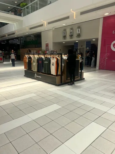 Vaga para vendedora, no shoping paralela