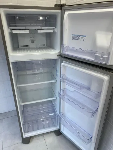 Geladeira Electrolux frostfree ( semi nova)