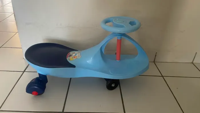 Carro para criança velocípede gira gira.
