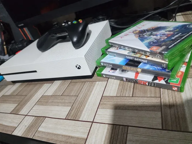 Vende se XBOX ONE slim com jogos PARCELO NO CARTÃO PEGO seu videogame na TROCA