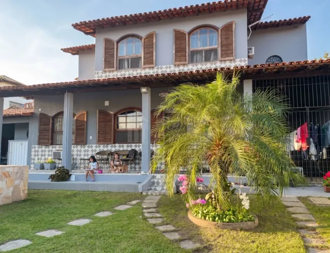 CASA DUPLEX À VENDA EM COQUEIRAL ARARUAMA/RJ