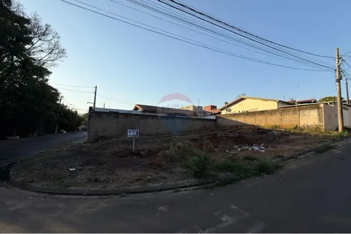 EXCELENTE TERRENO A VENDA DE ESQUINA NO JD YPE 5 !!!