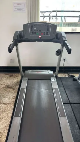 Estou vendendo uma esteira profissional jhonson GS500