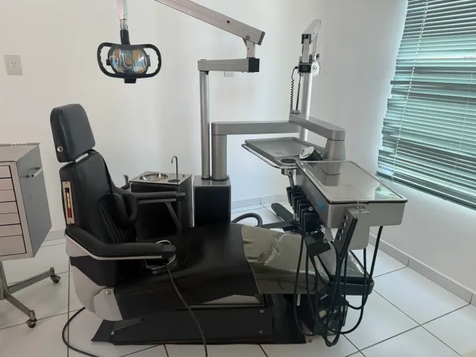 Cadeira e equipo odontológico