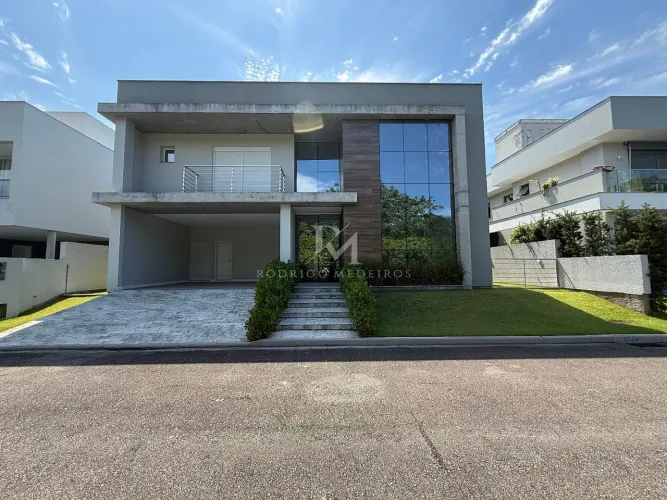 Casa em condomínio com 3 suítes na Cachoeira do Bom Jesus, Florianópolis-SC