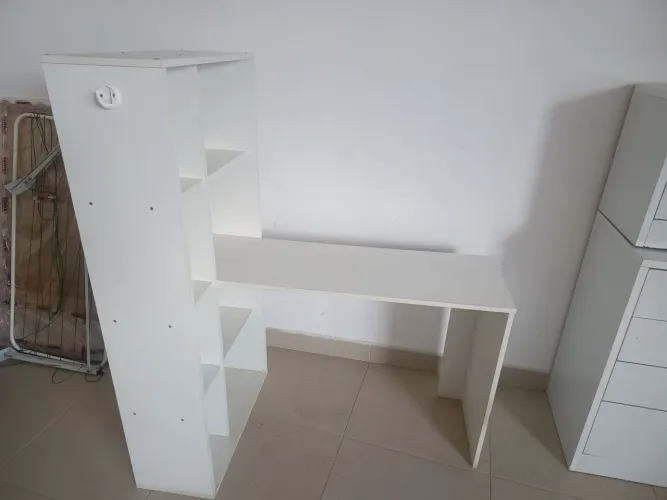 Estante com escrivaninha