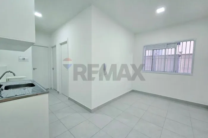 Apartamento para locação na Barra Funda, 34 metros, 2 quartos, sala, cozinha e 1 banheiro