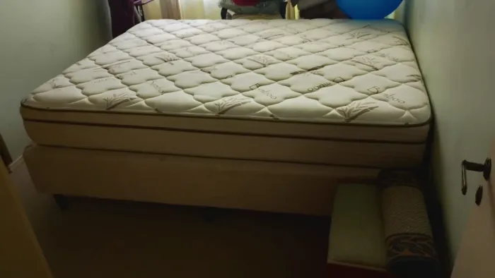 Box casal tamanho quem. Bo estado de conservação! Valor 800 reais.