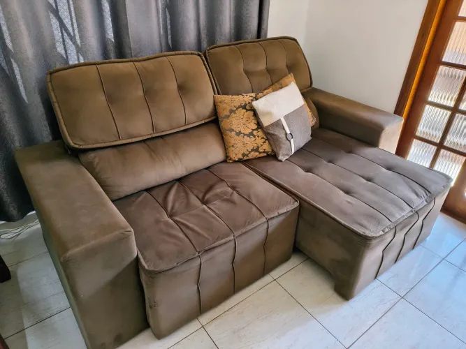 Sofá Reclinável e Retrátil