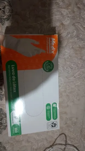 Cada caixa vem 100 unidades tamanho P