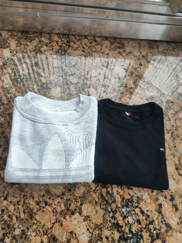 Kit blusa Adidas  moletom e camiseta Tommy Hilfiger preta ( infantil, novos )