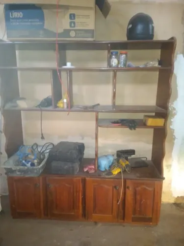 Estante em madeira pura 