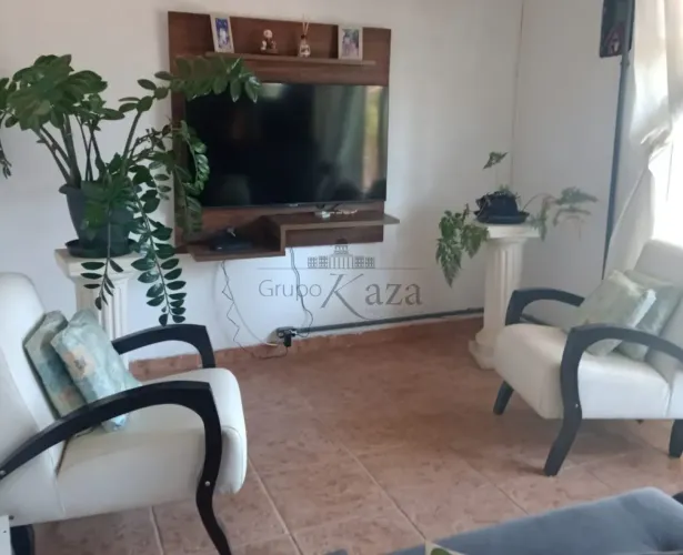 Oportunidade - Chácara - localizada Bairro Chácara Santa Maria - Jacareí - 4 Dormitórios -
