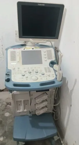 Aparelho de ultrassom Toshiba com 3 sondas